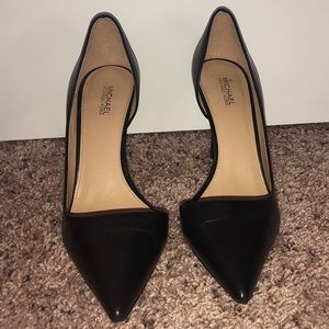 MICHAEL Michael Kors 7.5 black pump. Women’s heel
